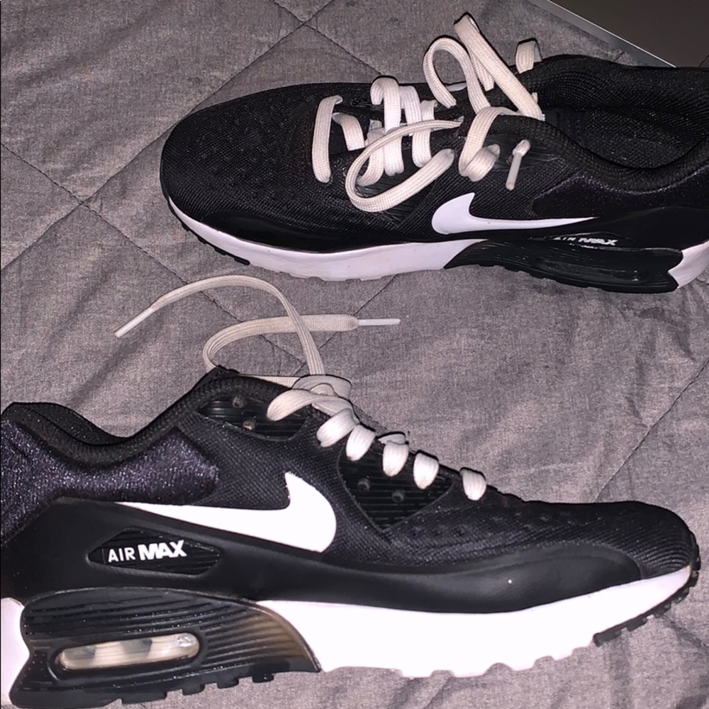 Black Nike Air Max